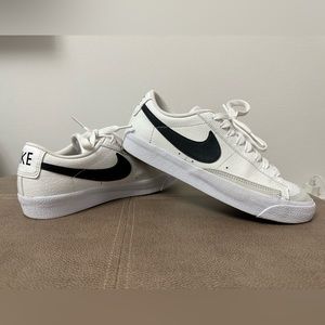 Barely used Nike blazer low ‘77  5Y or 6.5 women’s
